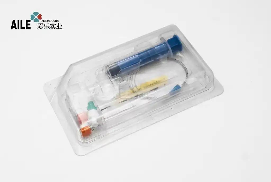 What is included in an epidural anaesthesia kit?